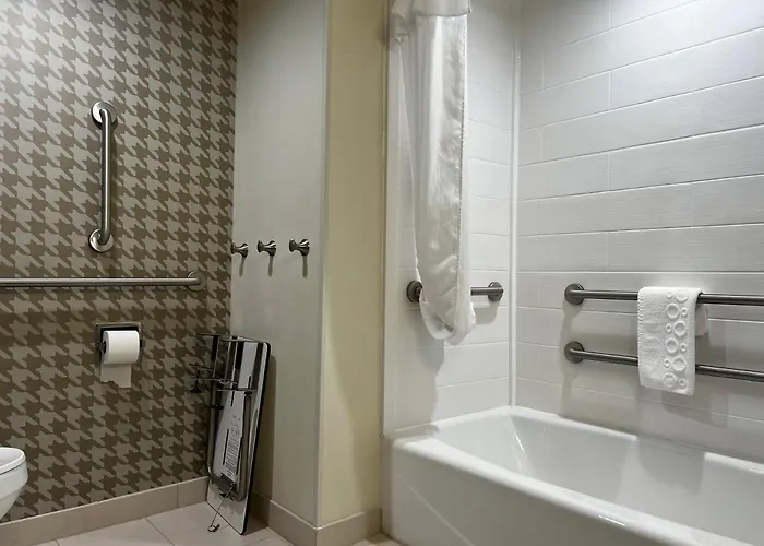 Отель Home2 By Hilton Bloomington 3*