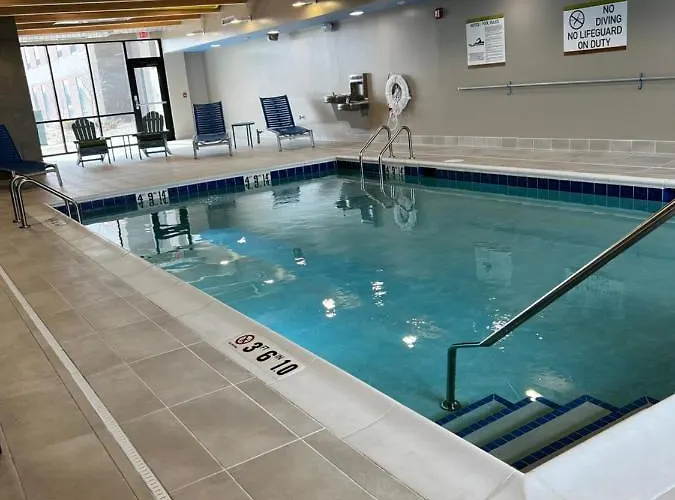Home2 By Hilton Bloomington 3*