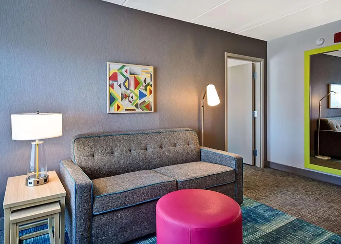 Home2 By Hilton Bloomington 3*